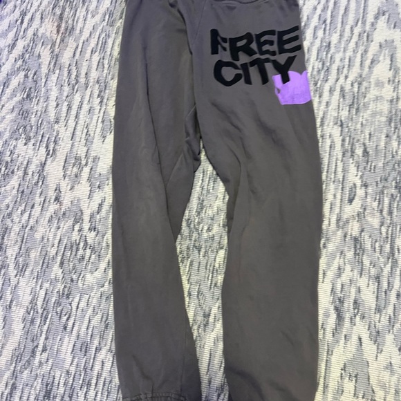 FREECITY Sweats - Picture 2 of 7